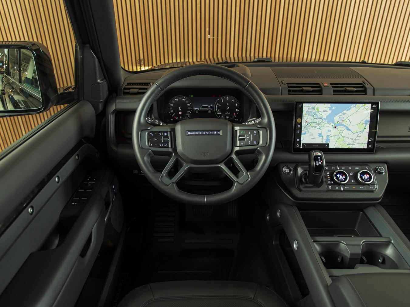 Land Rover Defender 110 X-Dynamic HSE P300e