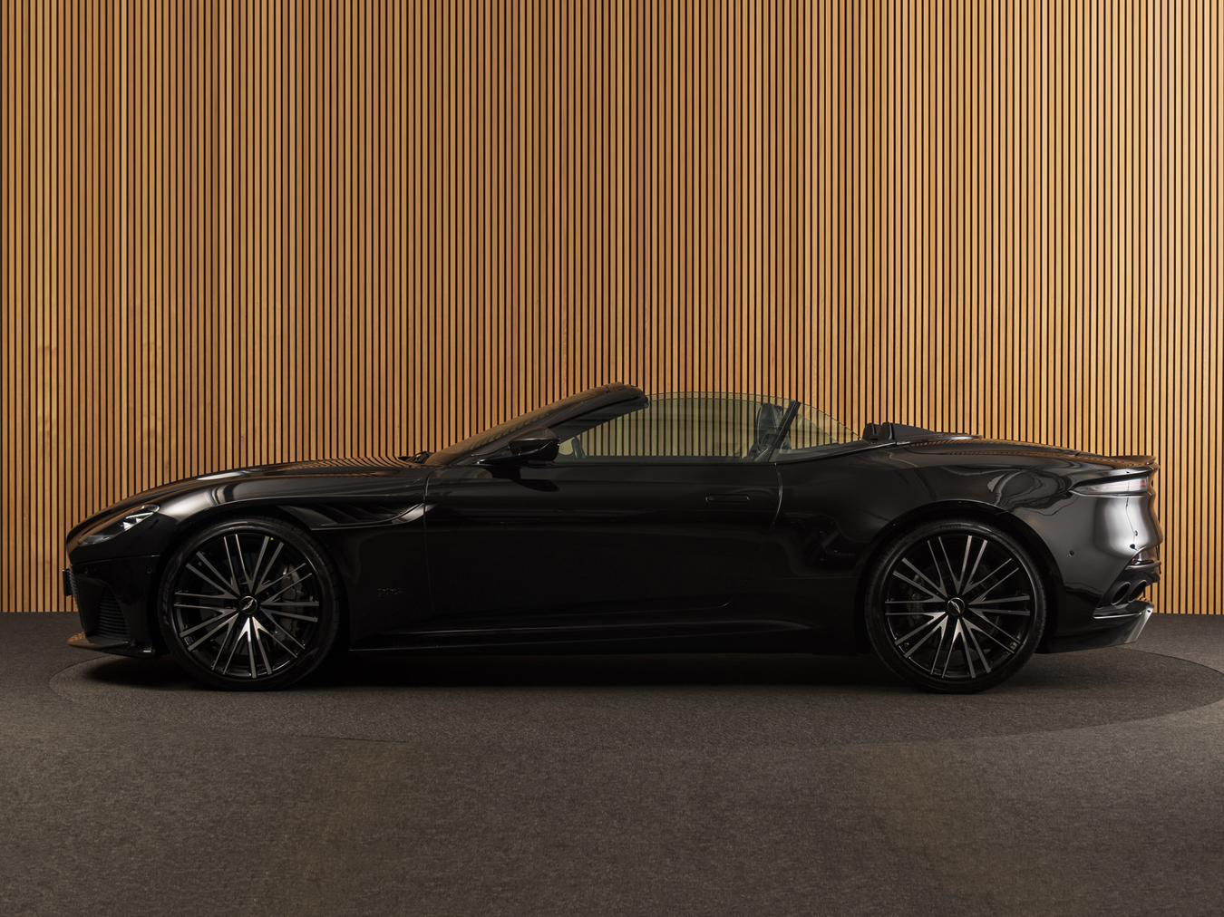 Aston Martin  DBS Volante