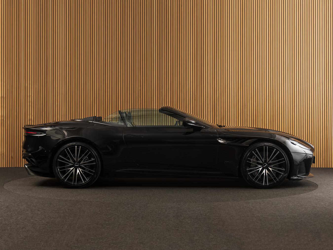 Aston Martin  DBS Volante